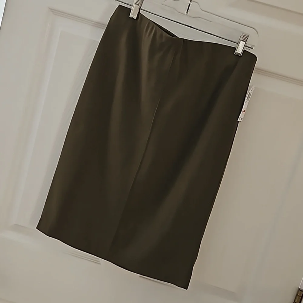 DONATED 🌎OLIVIA & GRACE SKIRT - Picture 3 of 7